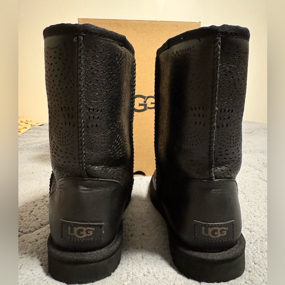 UGG LEATHER boots SIZE 9 women’s